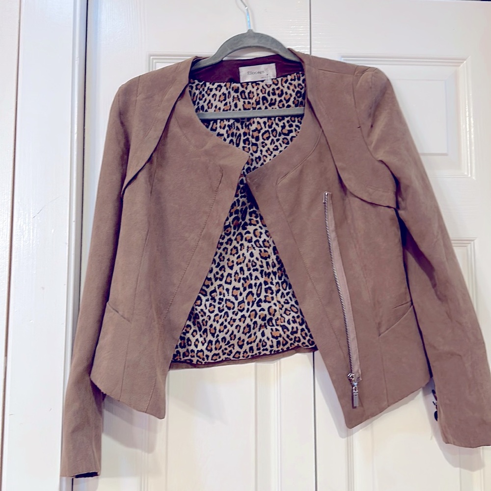 NWOT Trendy faux suede Moto jacket. Camel color Size M Brand: Elloosea